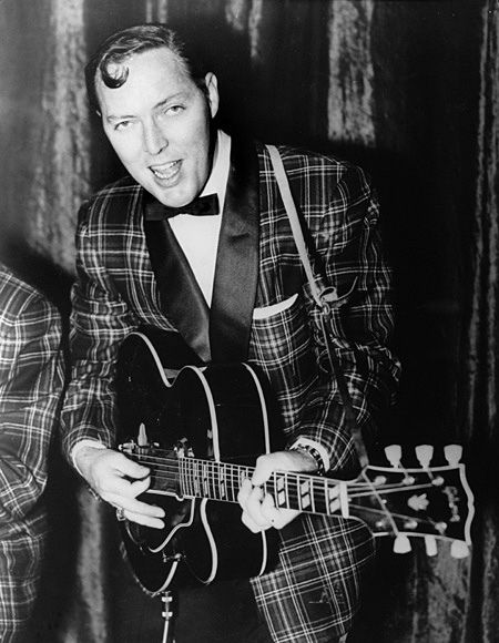 July 9, 1955. "(We're Gonna) Rock Around The Clock" by Bill Haley  His Comets hits #1 on the U.S. top 40 chart, signaling the beginning of the rock era. It stayed there for 8 weeks. Billy Holiday, 50s Rock And Roll, Rockabilly Music, 50s Music, Bill Haley, Rock Around The Clock, American Bandstand, 60s Music, Rock And Roll Bands