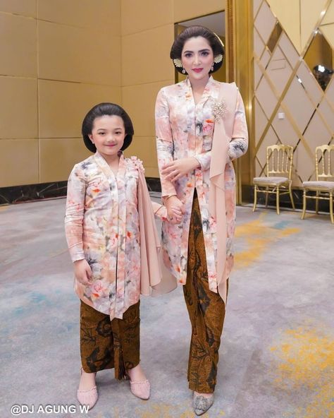 Bridesmaid Kebaya, Ootd Kebaya, Kebaya Bridesmaid, Model Dress Kebaya, Kebaya Lace, Javanese Wedding, Kebaya Wedding, Dress Kebaya, Kebaya Dress