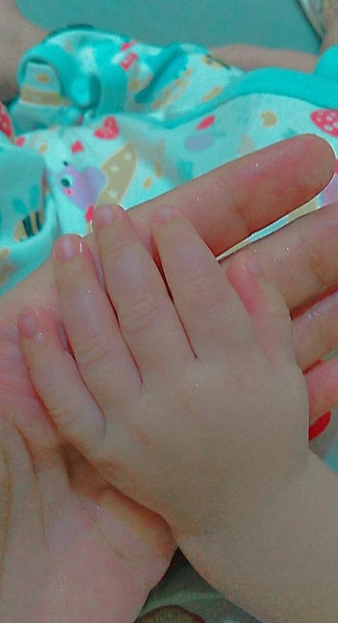 Baby Hand Pic, Dope Captions For Instagram, Baby Tumblr, Cute Babies Photography, Happy Birthday Celebration, Cute Images For Dp, Free Hand Rangoli