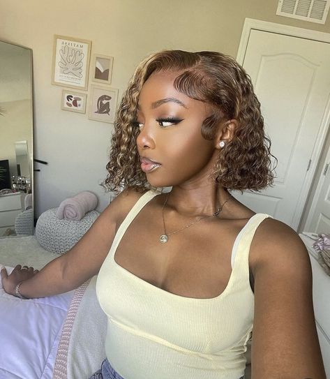 @tori_bb Curly Hair Wig Styles, Short Curly Bob Hairstyles, Isee Hair, Outfit Hairstyle, Hair Short Bob, Natural Hair Wigs, How To Curl Short Hair, Curly Bob Wigs, Short Human Hair Wigs