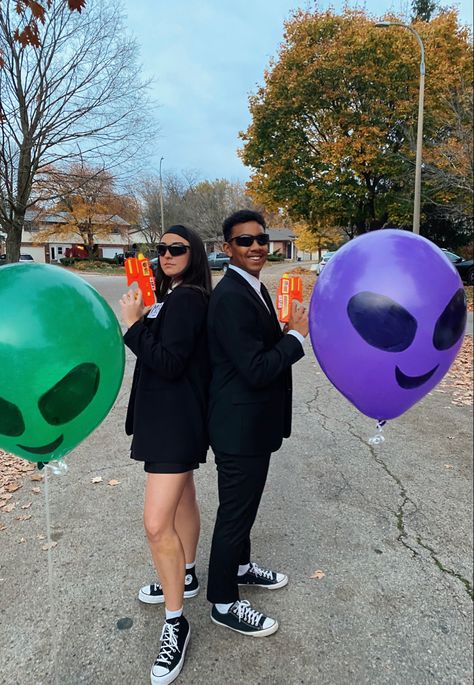 #halloween #coupleshalloweencostumeideas #couplescostume #meninbalck #MIB #halloweenparty #halloweencostume Mib Costume Couple, Mib Couple Costume, Mib Costume, Space Halloween, Studio Photoshoot Ideas, Studio Photoshoot, Men In Black, Couple Halloween Costumes, Couples Costumes