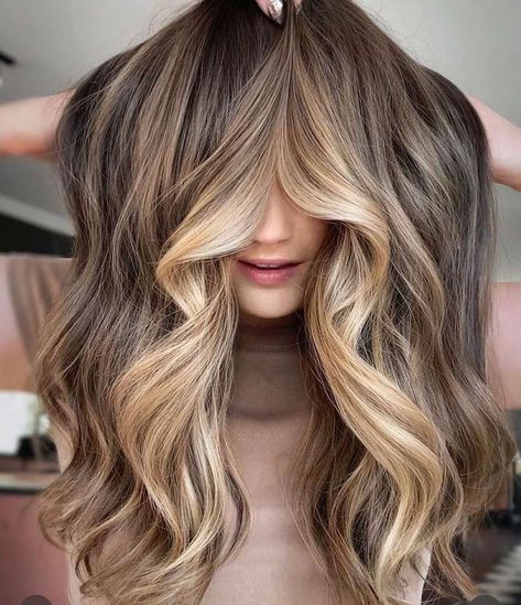 Soy peluquera y os desvelo las 6 mechas que serán tendencia en 2024 (para rubias y morenas) Bronde Balayage Hair, Mint Green Hair, Balayage Hair Color Ideas, Balayage Hair Color, Blonde Balayage Highlights, Bronde Balayage, Brunette Hair With Highlights, Luscious Hair, Honey Blonde Hair