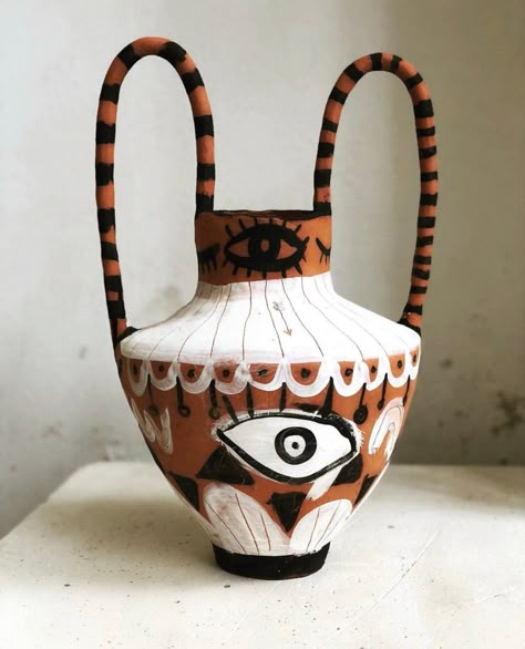 Greece Pottery, Mythology Illustration, Ancient Vase, Greek Pottery, Greek Vases, Traditional Pottery, Ancient Pottery, Tanah Liat, Paper Mache Crafts