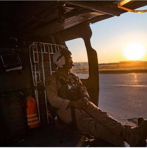 275 Me gusta, 17 comentarios - Navy Lemoore Search and Rescue (@lemooresar) en Instagram: "Congratulations to Lemoore SAR newest Rescue Crewchief, AWS2 Prosser. Rescue Crewchiefs ensure the…" Wildlife Rescue, Military Helicopter, Photography Film, Search And Rescue, Chester, Helicopter, New Books, Aesthetic Wallpapers, Wallpapers