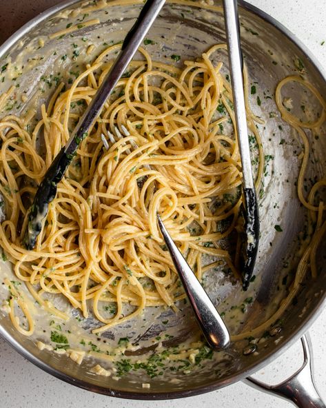 Easy white wine and butter pasta sauce - The Burnt Butter Table Butter Pasta Sauce, Cheesy Pasta Sauce, White Wine Pasta Sauce, Butter Sauce For Pasta, White Wine Butter Sauce, Burnt Butter, Wine Butter, Pesto Pasta Recipes, Cherry Tomato Pasta