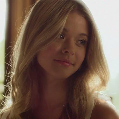 Alison Pretty Little Liars, Alison Dilaurentis, Sasha Pieterse, Pretty Little Liars, Gossip Girl, Role Models, Pretty Woman, Hair Inspo, Balayage