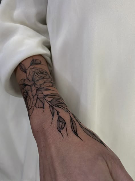 Tattoo Arm Wrap Tattoo Roses, Rose Arm Wrap Tattoo, Arm Roses Tattoo, Flower Tattoos Arm Forearm, Rose Tattoo On Arm For Women, Tattoo Leaf Arm, Forearm Wrist Tattoo Women, Forearm Rose Tattoo Women, Wrist Tattoo Flower