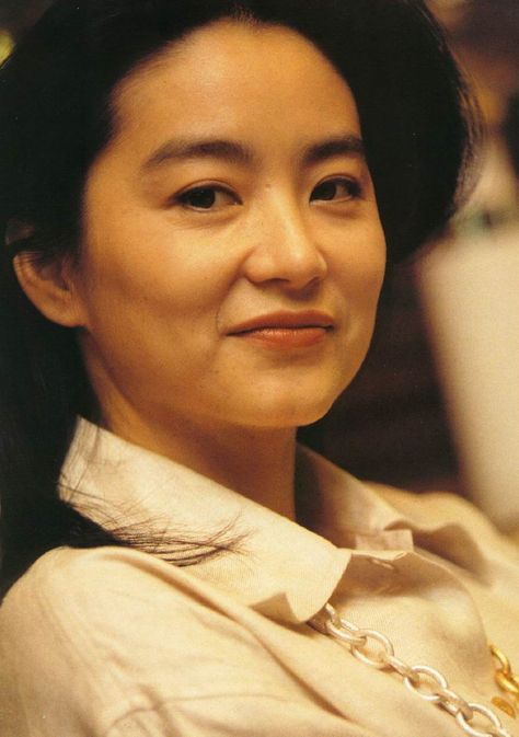 This picture shows her apple cheek and her nasolabial fold very well. Middle Age Makeup, Apple Cheeks, Brigitte Lin, River Flow In You, Chinese Woman, Nasolabial Folds, Middle Aged Women, Girl Day, 인물 사진