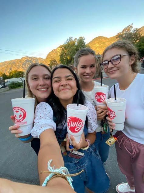 Utah Soda Shop, Utah Soda, Soda Station, Utah Aesthetic, Soda Shop, Spring In New York, Friend Activities, Cute Friend Photos, Bestie Goals