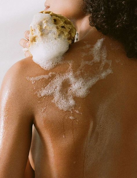 Elevate your shower routine with these expert tips. From choosing the right products to creating the right ambience, here's how to have a spa-like shower Skincare Routine Aesthetic, Japan Skincare, Sensitive Skin Body Wash, Shower Aesthetic, Vogue Beauty Secrets, Foaming Body Wash, Skin Aesthetic, Body Creme, Skin Aesthetics