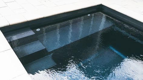 Fiber Glass Pool Ideas, Black Swimming Pool, Imagine Pools, Small Fiberglass Pools, Entry Steps, Pool Features, Fiberglass Swimming Pools, Glass Pool, Rectangle Design