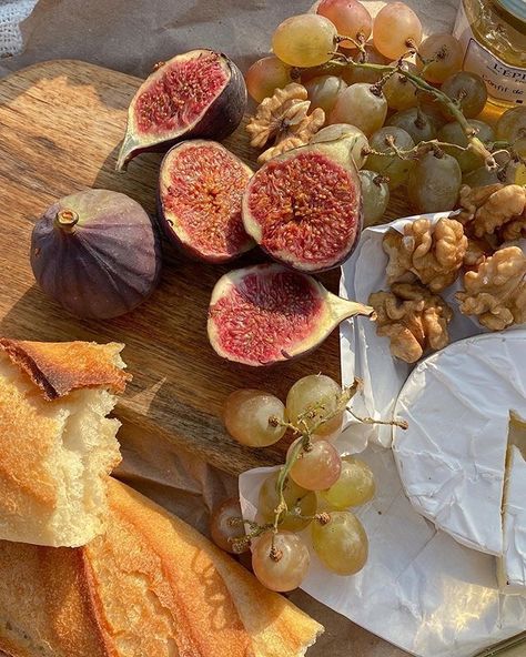 Italian Summer, Pretty Food, Disney Channel, Aesthetic Food, Summer Aesthetic, Good Eats, Fig, Summer Vibes, Food Photography