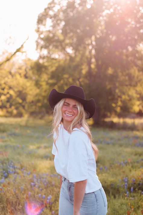 #country #graduationpics #seniorpics #cowgirl #photoshoot #gradpics Cowboy Hat Portrait, Cowgirl Hat Senior Pictures, Farm Graduation Pictures, Cowboy Hat Senior Pictures, Cowboy Hat Photoshoot, Western Senior Pictures Outfit, Senior Picture Ideas Western, College Portraits, Senior Pics Ideas