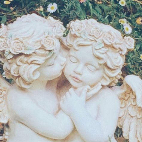 angel Angelcore Aesthetic White, Whispering Angel Rose, Mood Tumblr, Angelcore Aesthetic, Cute Phone Wallpapers, Goddess Aphrodite, Every Aesthetic, Sunflower Pictures, Little Bo Peep