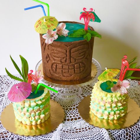 Tiki and pineapple cocktail cakes Luau Party theme Tiki Theme Cake, Hawaiian Birthday Cakes, Tiki Cake, Survivor Party, Tiki Cocktail, Cocktail Cake, Fake Cakes, Pineapple Cocktail, Luau Theme Party