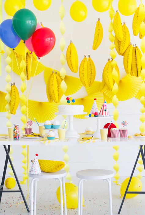 Modern Curious George Party | Oh Happy Day! | Bloglovin’ Banana Birthday Party, Banana Birthday, Banana Party, Curious George Birthday Party, Monkey Party, Curious George Party, Curious George Birthday, Fest Temaer, Kids Birthday Themes