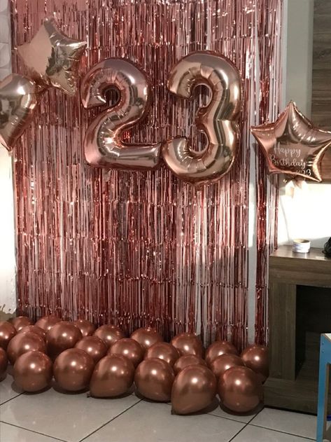 21st Birthday Rose Gold Theme, Aniversario Rose Gold, Rose Gold And Silver Party Decorations, Rose Gold Decorations Party, Rose Gold Decorations Birthday, Rose Gold Birthday Theme, Rose Gold Birthday Decor, Rose Gold Theme Party, Silver And Gold Birthday