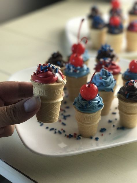 Mini Ice Cream Cone Desserts, Mini Ice Cream Cupcakes, Half Birthday Party Ideas, Cone Cupcakes Recipe, Graduation Party Dessert Table, Ice Cream Cone Cupcakes Recipe, Graduation Party Dessert, Ice Cream Cone Cupcake, Flower Ice Cream