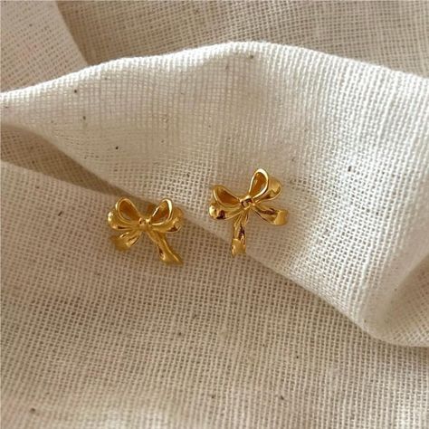 Bow Simple Female Design Senior Sense Earrings – Nutricaodiaria Preppy Jewelry, Knot Stud Earrings, Knot Studs, Jewelry Accessories Ideas, Bow Jewelry, Jewelry Essentials, Classy Jewelry, Jewelry Lookbook, Bow Earrings