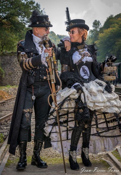 Steam Punk Outfits Modern, Steampunk Style Outfits, Steam Punk Costume Male, Stem Punk Costume, Steampunk Masquerade Outfit, Steam Punk Halloween Costume, Victorian Punk Aesthetic, Diy Steam Punk Costume, Womens Steampunk Outfit