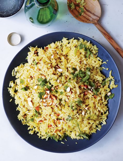 Turmeric or cinnamon? Nuts or raisins? The players may change, but the fundamentals of fluffy, fragrant pilaf are always the same. Overcooked Rice, Lemon Spaghetti, Rice Pilaf Recipe, Perfume Versace, Pilaf Recipes, Turmeric Recipes, Rice Pilaf, Jasmine Rice, Veggie Sides