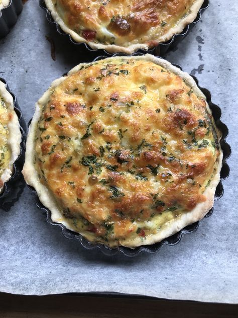 Mini Veggie Quiche Biscuit Quiche, My Bizzy Kitchen, Ww Lunch, Veggie Quiche, Mini Tart Pans, Mini Quiches, Summer Breakfast, Mini Quiche, Mini Tart