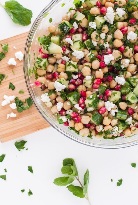 Quick, easy, and super healthy chickpea salad with juicy pomegranate seeds. Perfect #glutenfree party side dish. Healthy Chickpea Salad, Main Course Salads, Book Club Food, Traditional Greek Salad, Party Side Dishes, Christmas Recipe Ideas, New Years Eve Ideas, Weekend Recipes, Pomegranate Salad