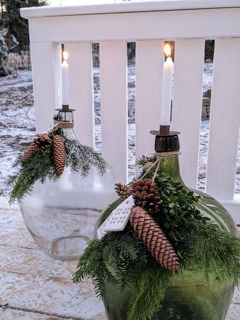 Ideas Decoracion Navidad, New England Christmas, Holiday Decorating Ideas, Rustic Outdoor Decor, Pine Cone Decorations, Garden Art Sculptures Diy, Anna White, Christmas Wonderland, Garden Art Crafts