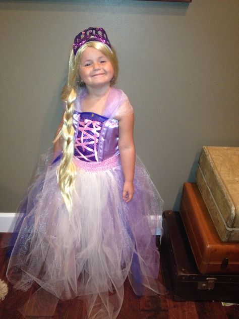 Rapunzel costume homemade Diy Rapunzel Costume, Dressup Ideas, Costume Homemade, Wig Tutorial, Rapunzel Costume, Homemade Costume, Costume Wigs, Rapunzel, Holiday Ideas