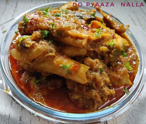 Nalli Do pyaaza is a Mughlai recipe/dishes prepared with large amount of onions & whole dry spices giving it a delightful texture & mouthwatering spicy taste..Do watch it out & share with your friends✌🏻 Bakri Eid, Dry Spices, Recipe Lunch, Mutton Recipes, Eid Special, Special Recipes, Onions, Food Dishes, Texture