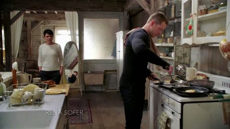 Want to find pattern for the hanging potholder from Once Upon a Time Mary Margaret Apartment, Welcome To Storybrooke, Snow And Charming, Shabby Chic Dining Room, Loft Inspiration, The Queen Is Dead, Apartment Checklist, White Loft, Mary Margaret