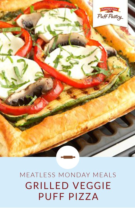 Puff Pastry With Pesto And Cheese, Veggie Pie Puff Pastries, Pesto Caprese Puff Pastry, Puff Pastry Pesto Pizza, Pesto Twists Puff Pastries, Puff Pastry Pizza, Pepperidge Farm Puff Pastry, Easy Steak Recipes, Easy Steak