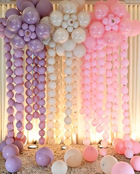 Photo: @estacaodobalao Keep calm and stay inspired 💕 #make_a_wish_ua #organicballoons #organicballoongarland #organicballoondecor #balloonarch #balloonwall #bubbleballoons #bubbleballoon #partee #ballooninstallation #organicballoondecor #organicballoongarland #balloonstylist #balloonartist #ballooninstallation #balloonnumbers #giantnumbers Simple Balloons Decoration, Hanging Balloon Decorations, Balloon Decoration For Stage, Baby Girl Balloons Decoration, Baloon Stage Decoration, Balloons And Streamers Backdrop Pink Theme, Welcome Baby Decoration Ideas At Home With Balloons, Birthday Decor Ideas, Birthday Party Paper Decorations