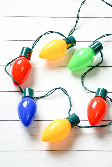 A Dollar Tree Christmas bulb necklace gets turned into a strand of beautiful vintage inspired Christmas lights. #DollarTree #Christmas #Holidaydecor #vintage Christmas Light Necklace, Diy Light Bulb, Vintage Christmas Toys, Christmas Lights Outside, Vintage Christmas Lights, Diy Christmas Lights, Vintage Inspired Christmas, Christmas Scenery, Christmas Light Bulbs