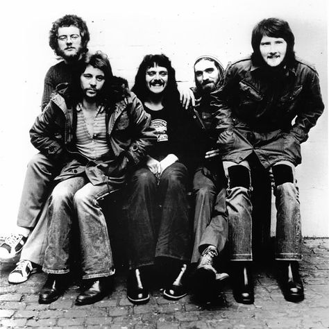 Stealers Wheel were a Scottish folk rock/rock band formed in 1972 in Paisley, Scotland, by former school friends Joe Egan and Gerry Rafferty. Their best-known hit is "Stuck in the Middle with You". The band broke up in 1975 and re-formed briefly in 2008. Scottish Bands, Gerry Rafferty, Paisley Scotland, School Friends, Folk Rock, Rock Rock, Stuck In The Middle, Rock Band, Rock Bands