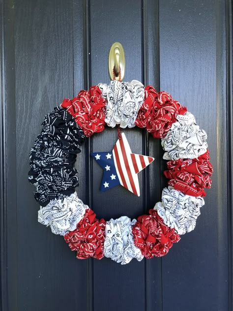 Bandana Memorial Ideas, Patriotic Bandana Wreath, Bandana Wreaths How To Make, Patriotic Bandana Wreath Diy, Red White And Blue Bandana Wreath, Diy Bandana Wreath, Bandana Wreath Ideas, Bandana Wreath Diy How To Make, Crafts With Bandanas