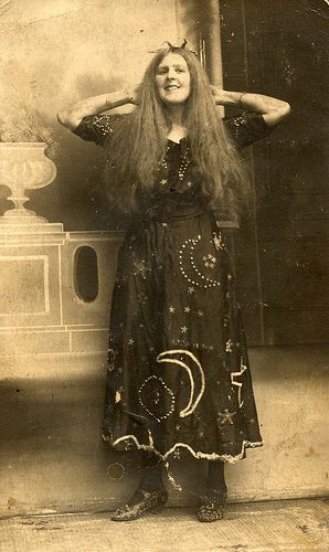 Dressed up as the moon and the stars | Flickr - Photo Sharing! Witch Outfits Halloween, Vintage Witch Costume, Vintage Witch Photos, Witch Outfits, Scary Clown Makeup, Vintage Witch Art, Vintage Halloween Photos, Witch Photos, The Moon And The Stars