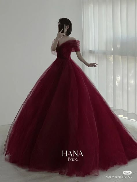 Red Gala Dresses Ball Gown, Red Ballroom Gown, Red Ball Gown Princesses, Red Ballroom Dress, Red Princess Gown, Ballroom Dress Gowns, Princess Dress Red, Vestidos Color Vino, Quinceanera Dresses Red