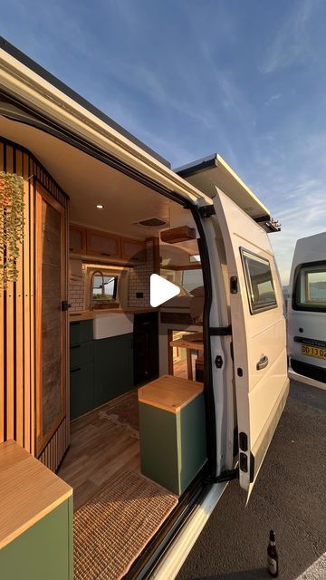 Renault Master Campervan, Renault Master Camper Conversion, Outdoor Shower Toilet, Renault Master Camper, Astuces Camping-car, Trailer Caravan, Camper Van Conversion Diy, Renault Master, Camper Van Conversion