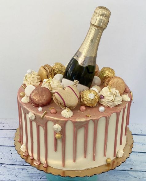 White And Rose Gold Cake, Champagne Cakes Birthday, Champagne Birthday Cake, Champagne Theme Cake, Champagne Bottle Cake, Cake With Champagne Bottle, Champagne Cake Design Birthday, Champagne Cake Design, Cake With Champagne Bottle On Top