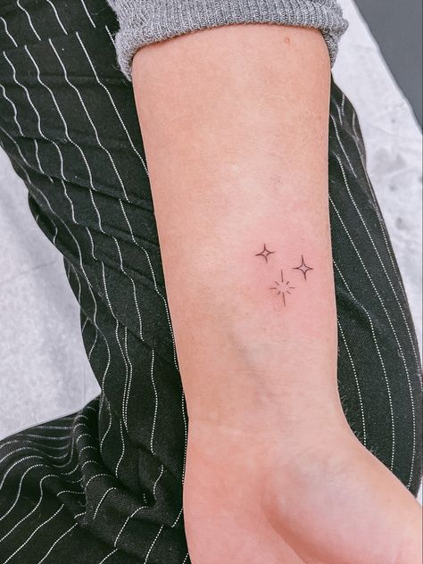 Taylor Swift Stars Tattoo, Bejeweled Tattoo Taylor Swift, Bejeweled Taylor Swift Tattoo, Tiny Taylor Swift Tattoo, Bejeweled Tattoo, Small Tattoos Taylor Swift, Star Wrist Tattoo, Star Tattoo On Wrist