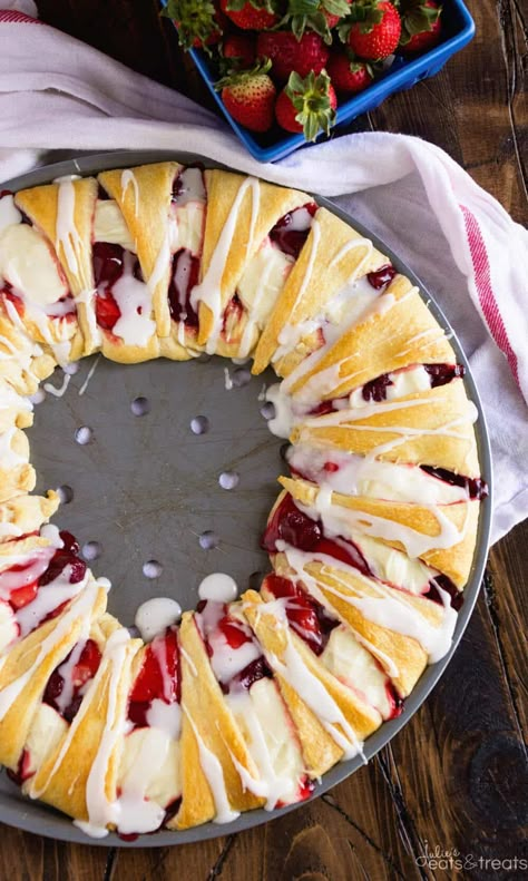 12 Delicious Desserts to help get you ready for the holidays! These treats are perfect for all your holiday gatherings, and they're all made with pie filling! Which means they not only taste great, but they're easy to whip up during the busiest time of year. Crescent Roll Ring, Recipes With Strawberries, Strawberries And Cream Cheese, Cherry Danish, Pillsbury Crescent Roll Recipes, Cake Pastries, Breakfast Recipes Easy Quick, Cream Cheese Crescent Rolls, Crescent Recipes