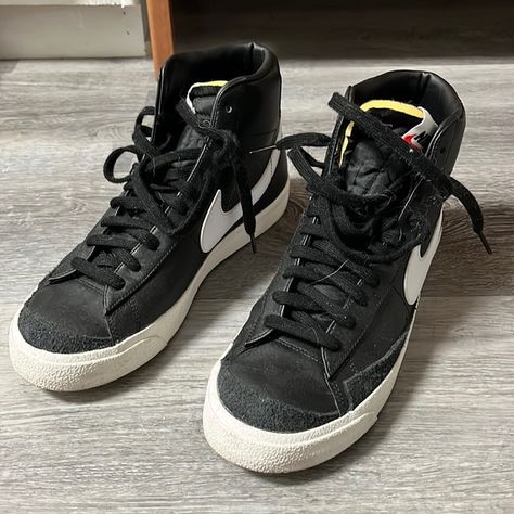 Nike Blazer ‘77 Mid Black and White. Size 9.5 Nike Blazer Black Outfit, Blazer 77 Mid, Nike Blazer Mid 77 Black, Mid Blazer 77, Nike Mid Blazer, Nike Blazer Black, Nike Blazer 77, Tenis Converse, Blazer 77