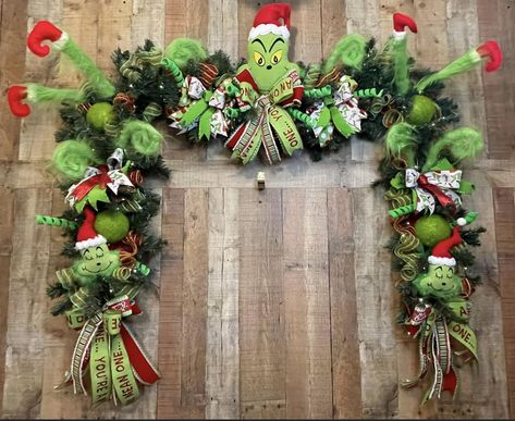 The Grinch Garland, Grinch Garland Ideas, Diy Grinch Garland, Grinch Front Porch Decorations, Grinch Porch Decor, Grinch Garland Diy, Grinch Wreath Ideas, Diy Grinch Wreath, Whoville Theme