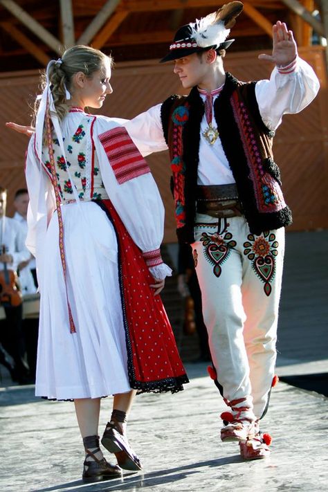 Greece Culture, Greek Costume, Popular Costumes, Slavic Folklore, World Dance, Folk Clothing, Period Dress, Culture Clothing, Greek Culture