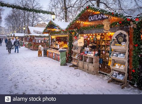 Scandi Xmas, Snow Images, Falling Snow, Oslo Norway, Christmas Markets, Christmas Celebration, Christmas Vibes, Traditional Christmas, City Break