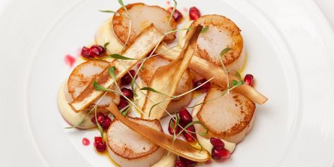 Marcus Wareing Recipes, Plated Entrees, Starters Recipes Christmas, Christmas Dinner Starters, Starters Ideas, Parsnip Crisps, Marcus Wareing, Parsnip Recipes, Christmas Starters