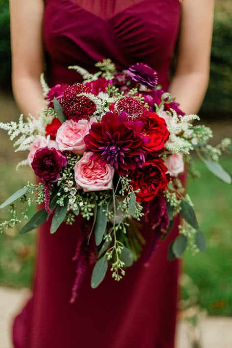 Pink Green Bouquet Wedding, Prom Flowers Bouquet Red Dress, Red Dress Bouquet, Bridesmaid Bouquet Burgundy, Wedding Bouquets Burgundy, Green Bridesmaid Bouquet, Bridesmaid Dress Winter, Fantastical Wedding, Berry Bridesmaid Dresses