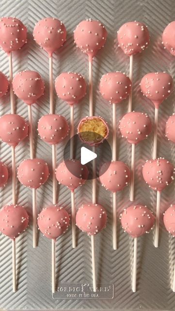 Suzy Hendrix on Instagram: "Starbucks Copycat Birthday Cake Pops
They turned out GREAT. Recipe below. Helpful tips as always will be in my cake pop story highlight under my profile bio. 🙏🏼

SAVE • SHARE • TAG A FRIEND 

Cake

1 - 13.25oz (375g) any vanilla store cake mix
1/3 cup (70ml) neutral oil
1 cup (240ml) milk or water
4 large eggs

Add one of these options:

1. 3-4 tbsp ready-to-use vanilla frosting or
2. 1/4 cup (28g) powdered sugar & 1/2 tsp vanilla or

3. Vanilla buttercream:

1/4 cup (56g) softened unsalted butter
1 cup (118g) powdered sugar
1 tsp vanilla 
Splash of milk (start w/ 1 tsp, add more until smooth)
Pinch of salt 

Coating 

12oz (340g) pink candy melts 
White nonpareils
Lollipop sticks 

Instructions in pinned comment 📌

#cakepops #starbuckscopycat #bakingtime #co Cake Pop Icing Recipe Frostings, Fondant On Cake Pops, White And Pink Cake Pops, Storing Cake Pops, Lollipop Cake Pops, Lollipop Cake Ideas, Strawberry Cheesecake Cake Pops, Popcake Recipe, How To Make Cake Pops With Box Cake