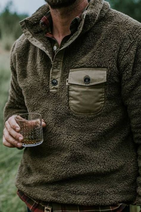 Mens Outdoor Fashion, Mens Fashion Swag, Pullovers Outfit, Mens Clothing Brands, Rugged Men, Mens Fashion Rugged, Rugged Style, A Jacket, Mens Fashion Fall